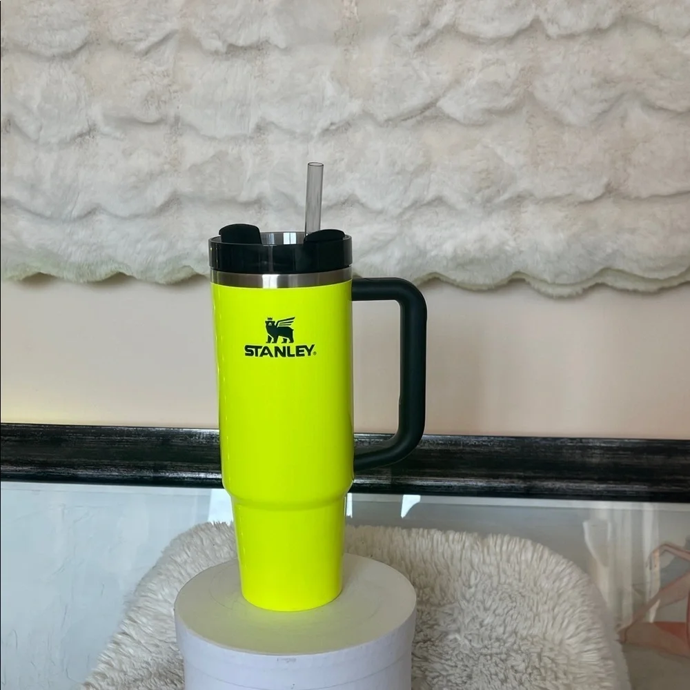 Stanley Bright Yellow Travel Mug with Black Handle - Picture 3 of 6